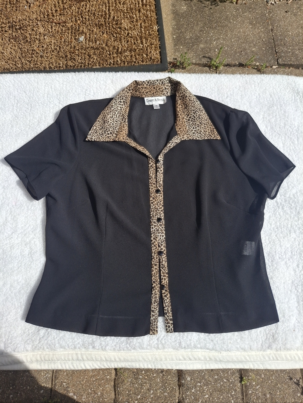 Danny & Nicole Vintage Black Semi Sheer Blouse with Leopard Collar Size 18
